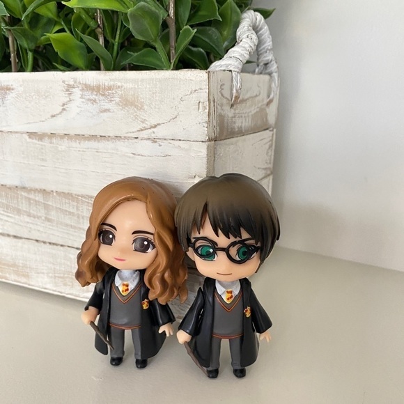 Harry Potter/ Hermione Small Plastic Figurines Magic College Cake Topper Desktop - Picture 1 of 11